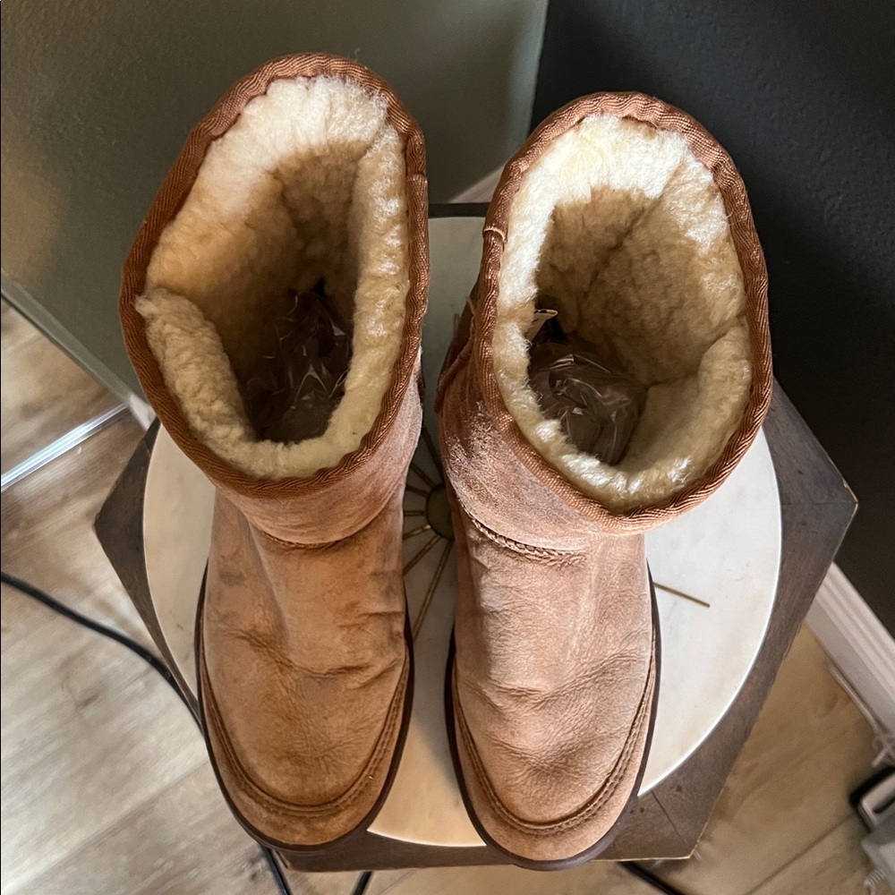 🛑 1 hour sale. UGG, size 7, Mid Height Tan Beige Suede Winter Boots - Picture 14 of 14